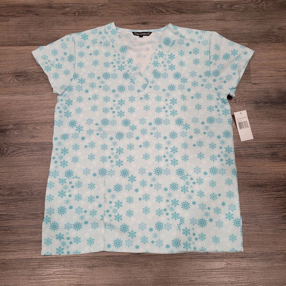 NWT Cassandra O Snowflake Print Scrub Top Short‎ Sleeve V-Neck Small